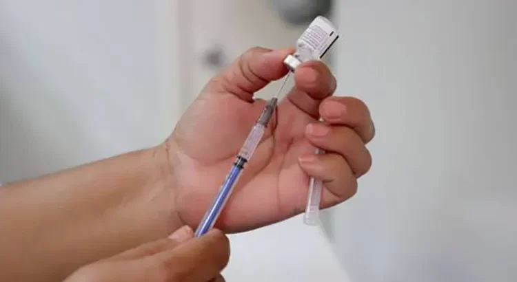 En octubre estará disponible la vacuna covid en centros de salud