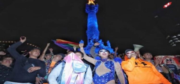 Celebran en el Ángel de Independencia el triunfo de Wendy Guevara en LCDLFM