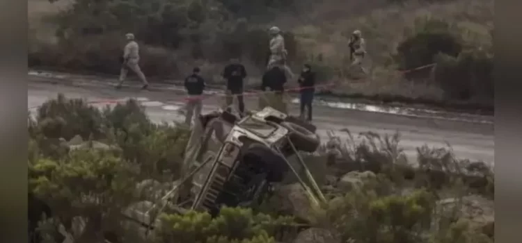 Mueren dos militares en volcadura; seis están graves