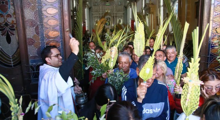 Desbordan su fe en Domingo de Ramos