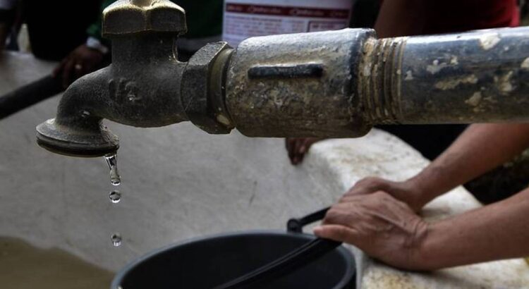 Un total de 22 comunidades sufren desabasto de agua