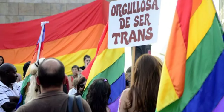 Controversia en Perú: identidad «trans» clasificada como enfermedad mental