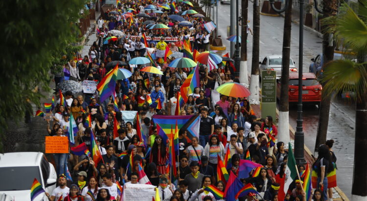 Realizan la marcha por el Orgullo LGBTIQ+ en la Laguna
