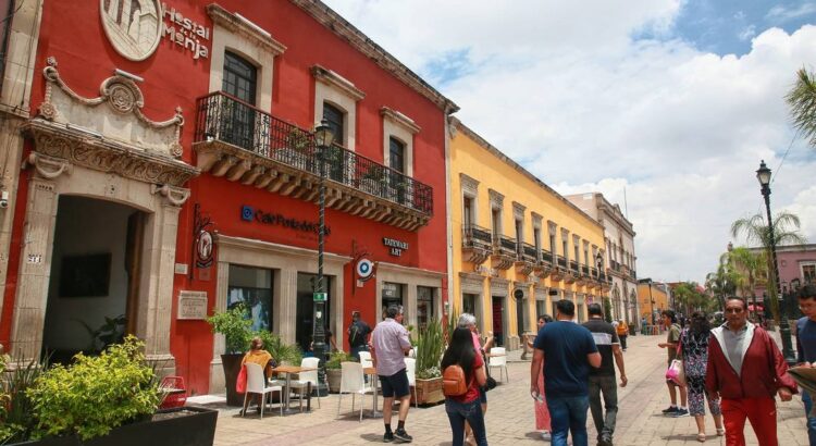 Reportan bajas ventas comerciantes del Centro Histórico