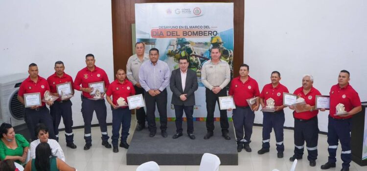 Reconoce al Heroico Cuerpo de Bomberos en Gómez Palacio