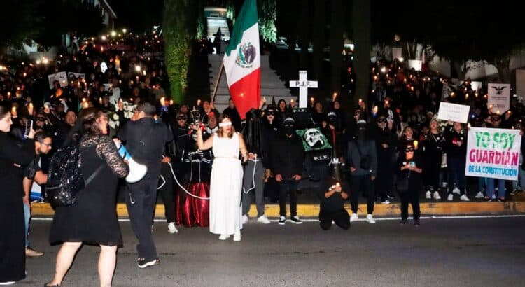 Se manifiestan ciudadanos en contra de la reforma judicial