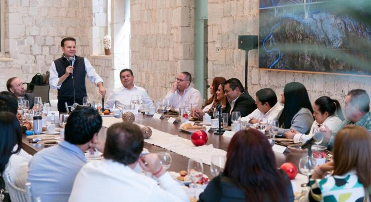 Realiza gobernador reunión con diputados locales electos