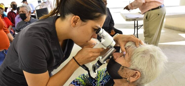 Un éxito las cirugías de cataratas gratuitas