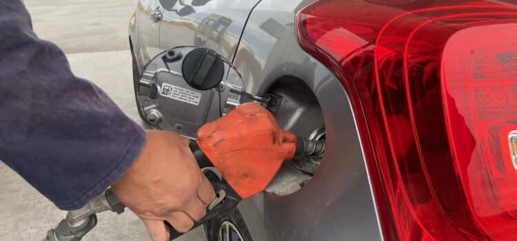 El precio de la gasolina cerca de los 27 pesos por litro