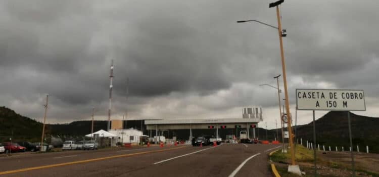 Por enfrentamiento cerraron la Supercarretera Durango-Mazatlán