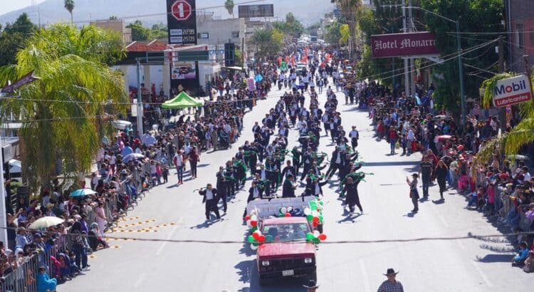 15 mil personas asisten y disfrutan el desfile de la Revolución Mexicana en Gómez Palacio