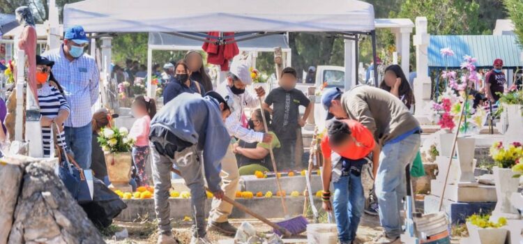 Promueven tradiciones y recuerdan a sus seres queridos