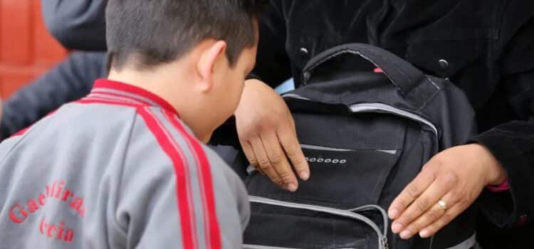 Reforzarán revisión de mochilas en escuelas