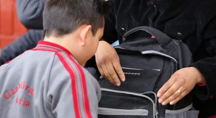 Reforzarán revisión de mochilas en escuelas