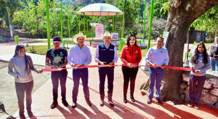 Entregan las obras en Los Naranjos