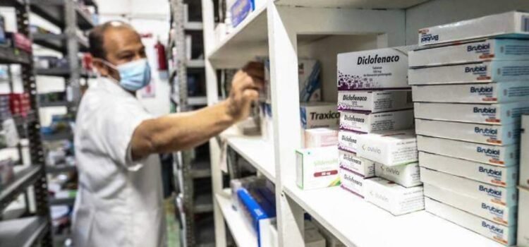Está al 40 por ciento de abastecimiento de medicamentos