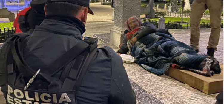 Realizan operativo para proteger a personas vulnerables del frío