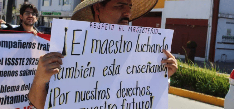 Maestros salen a las calles y dicen No a la reforma de la Ley del ISSSTE