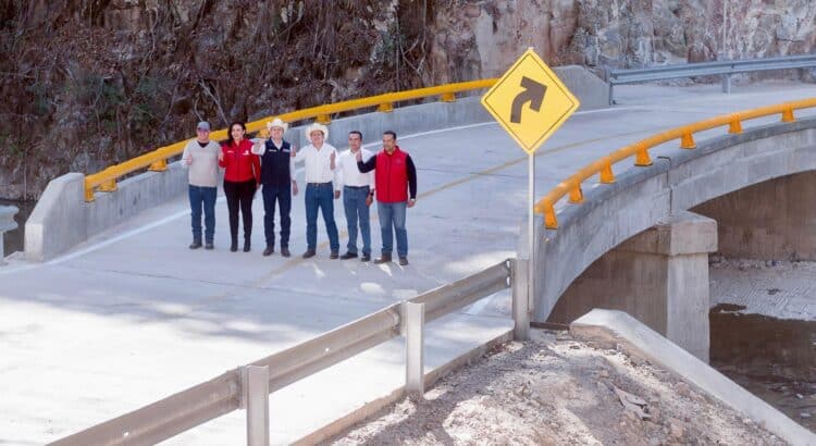 Entregan reconstrucción del Puente “Plomositas”