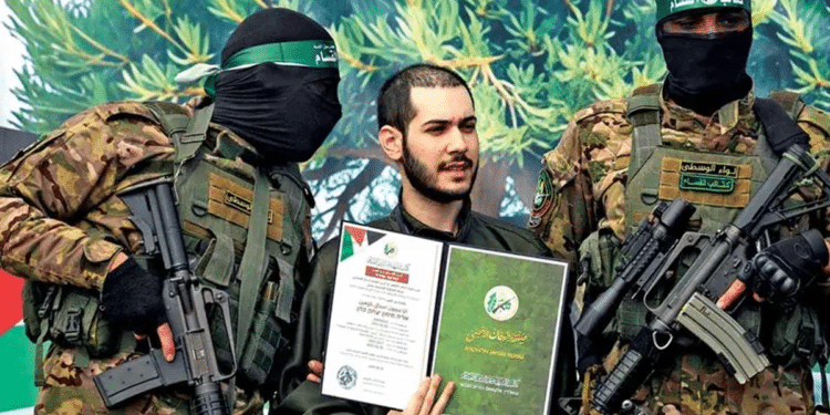 Israel retrasa entrega de rehenes