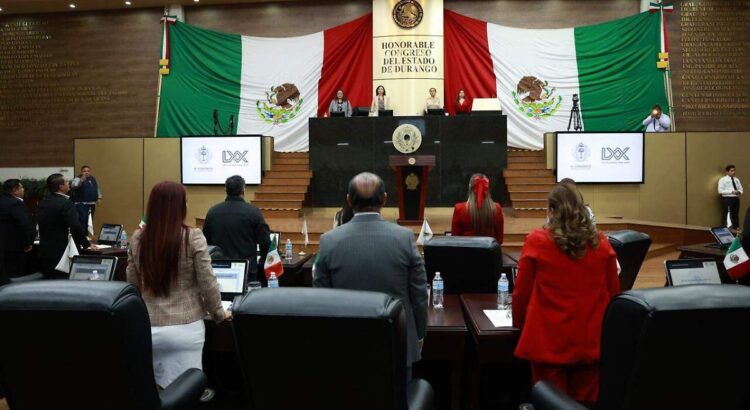 Guardan un minuto de silencio en el Congreso por víctimas del accidente carretero