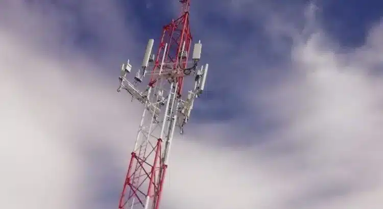Ciudadanos se quejan de fallas de internet y telefonía celular