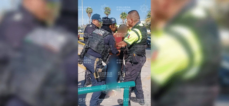 Autoridades evitan que mujer se autolesione
