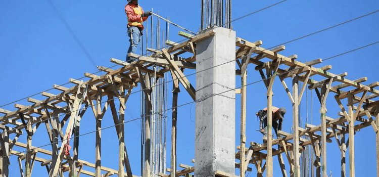 Constructoras foráneas dejan adeudos con empresas locales