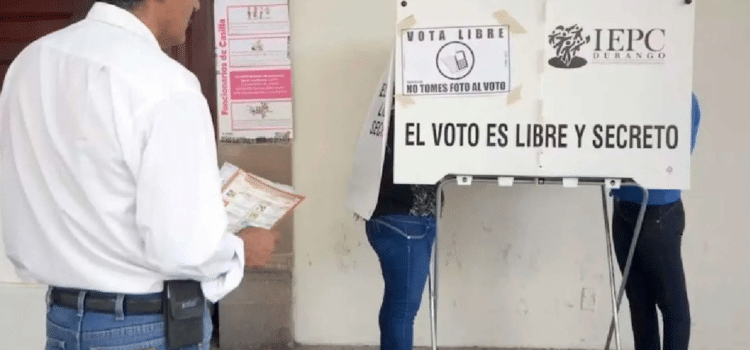Celebran proceso electoral en calma en Durango