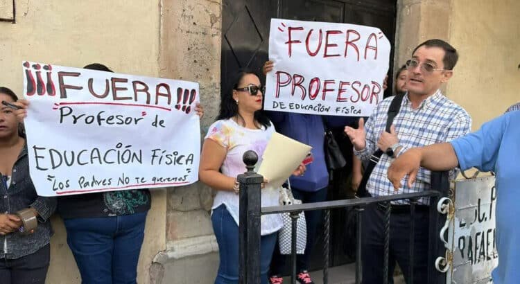 Padres de familia exigen destitución de profesor de educación física