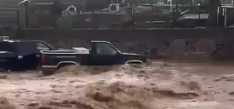 Comienza el rescate de autos por la tromba en Santa María del Oro Comienza el rescate de autos por la tromba en Santa María del Oro