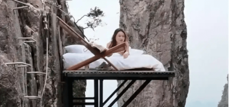 Dormir al borde del abismo: la nueva atracción turística Dormir al borde del abismo: la nueva atracción turística