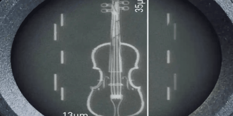 Crean violín microscópico … más delgado que un cabello humano