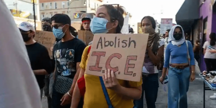 Ordena Jueza federal al ICE detener redadas migratorias en California Ordena Jueza federal al ICE detener redadas migratorias en California