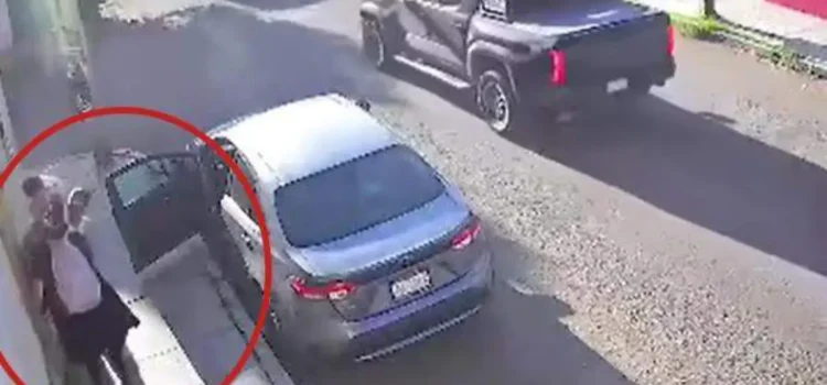 Mujer recibe ataque e intentan arrebatarle a su hija