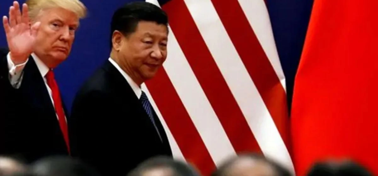 Amaga Trump con imponer aranceles de hasta 200% a productos chinos