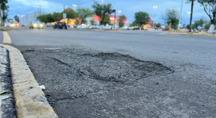 Ciudadanos denuncian daños por baches; Tribunal de Justicia Administrativa atiende demandas patrimoniales