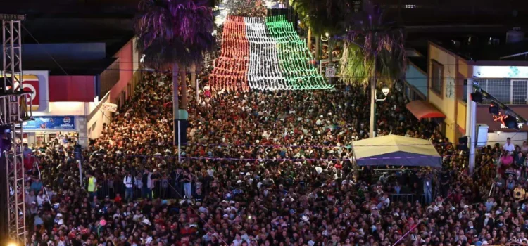 Más de 30 mil personas celebran el Grito de Independencia en Gómez Palacio Más de 30 mil personas celebran el Grito de Independencia en Gómez Palacio