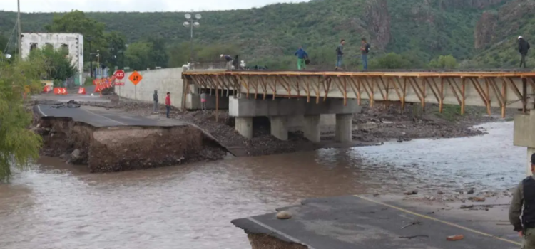 Intensas lluvias provocan cierre de la carretera Panamericana en Rodeo