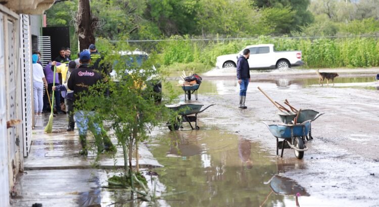 Inundaciones afectan alrededor de 200 viviendas en fraccionamiento San Ángel Inundaciones afectan alrededor de 200 viviendas en fraccionamiento San Ángel