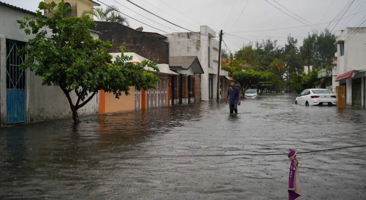 Inundación afecta a familias de Canatlán