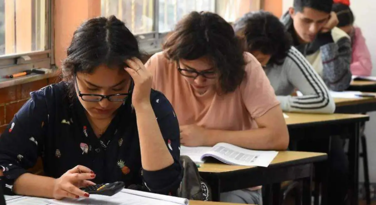 Exigen universitarios pago justo por prácticas profesionales