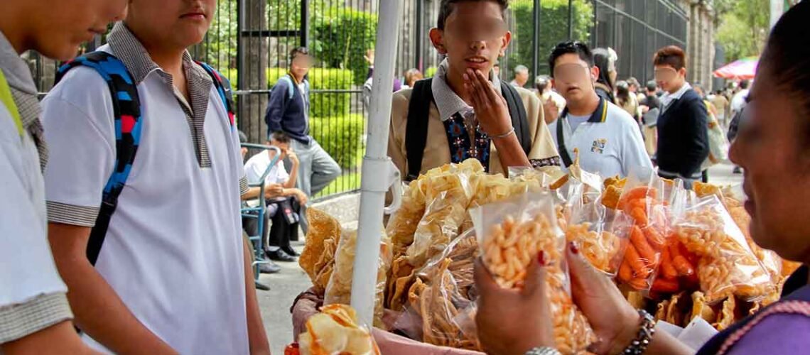 Sancionan a dos escuelas en Durango por permitir la venta de comida chatarra