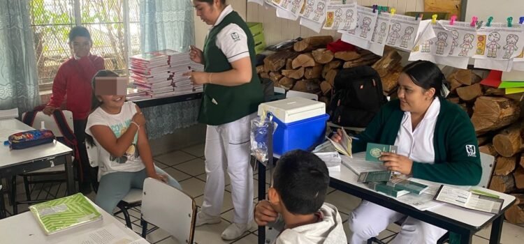 Arranca jornada de vacunación para prevenir enfermedades respiratorias en temporada invernal