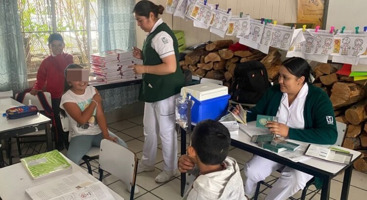 Arranca jornada de vacunación para prevenir enfermedades respiratorias en temporada invernal