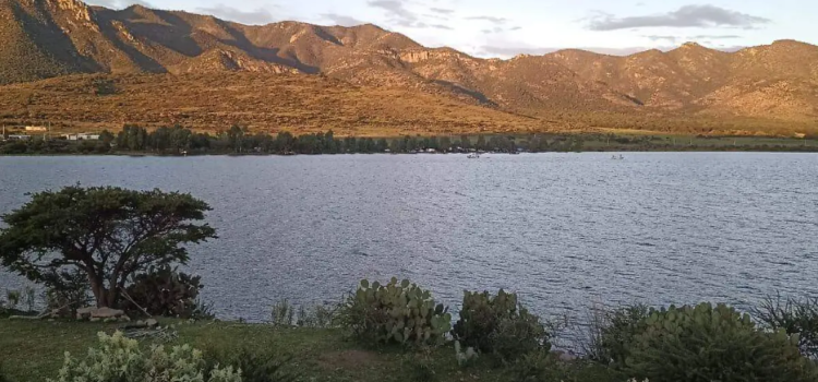 Transportistas mantienen plantón en la presa El Tunal II y frenan el inicio de la obra Transportistas mantienen plantón en la presa El Tunal II y frenan el inicio de la obra