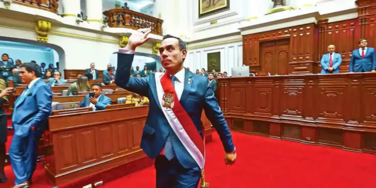 Entre protestas y señalamientos, José Jerí asumió la presidencia de Perú
