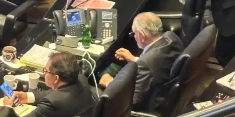 Prefiere Adán Augusto ver la Champions League que atender la sesión del senado