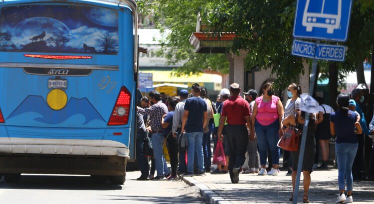Exhortan a no incrementar la tarifa del transporte público