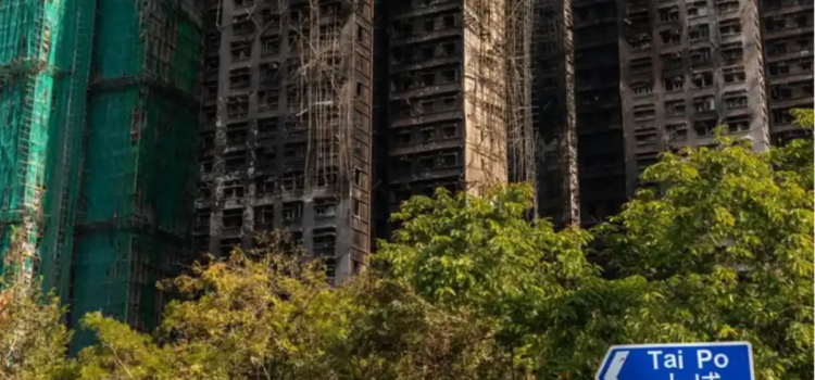 Inicia en Hong Kong tres días de duelo tras incendio en complejo residencial